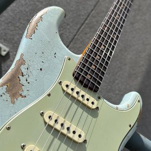 Fender Custom Shop 1960 Stratocaster Heavy Relic Rosewood Fingerboard Aged Sonic Blue over 3-Colour Sunburst