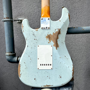 Fender Custom Shop 1960 Stratocaster Heavy Relic Rosewood Fingerboard Aged Sonic Blue over 3-Colour Sunburst