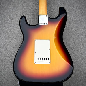 Fender Custom Shop Vintage Custom 1962 Stratocaster NOS Maple Fingerboard 3-Colour Sunburst