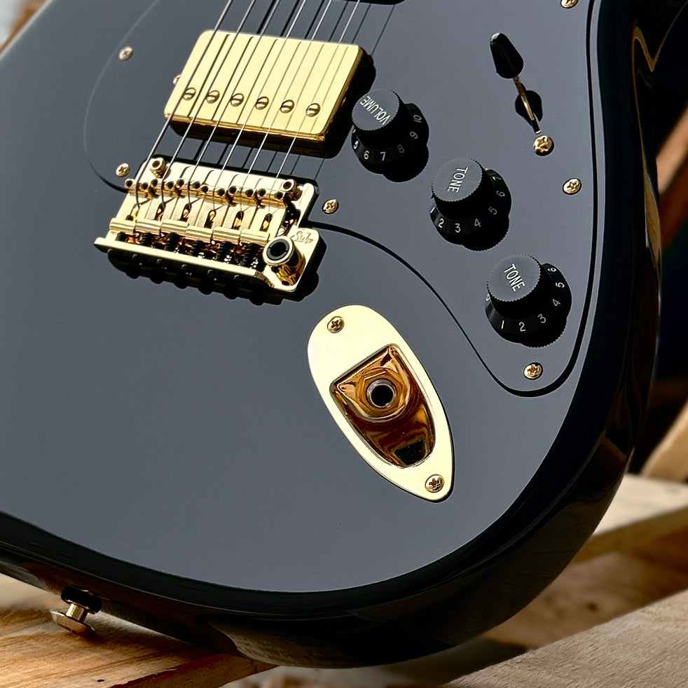 Suhr Mateus Asato Signature Classic S Black