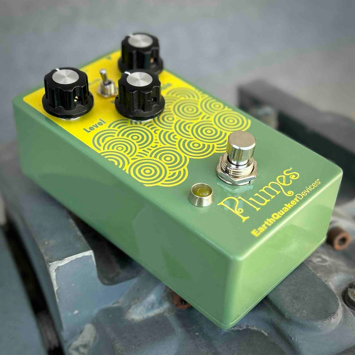 USED Earthquaker Devices Plumes Signal Shredder
