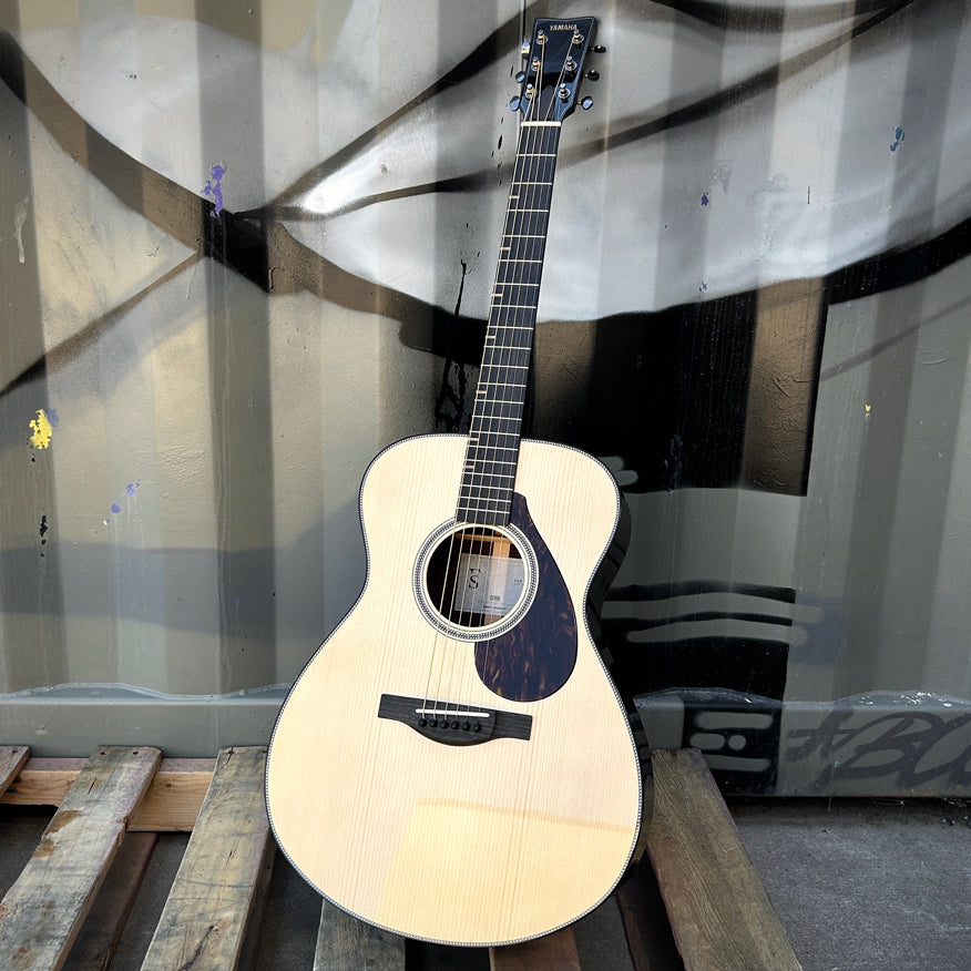 Yamaha FS9 Rosewood w/Case