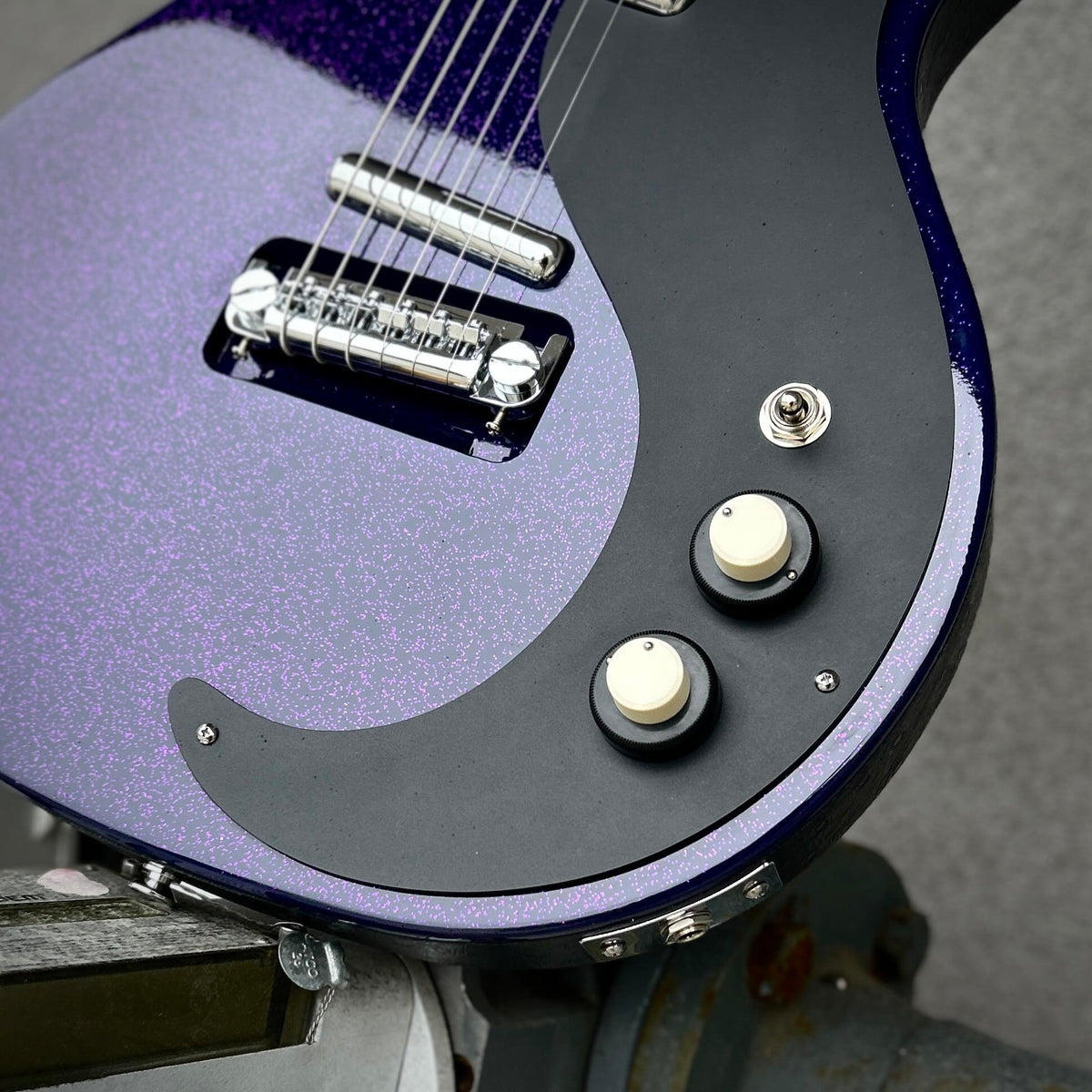 USED Danelectro Blackout 59 Sparkle Purple