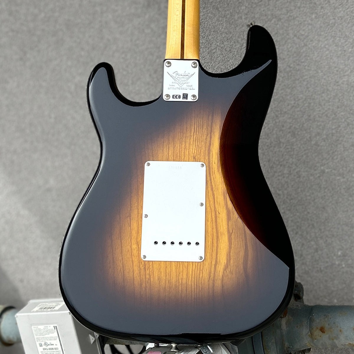 Fender Custom Shop 70th Anniversary 1954 Stratocaster DLX Closet Classic, Maple – Wide-Fade 2-Color Sunburst