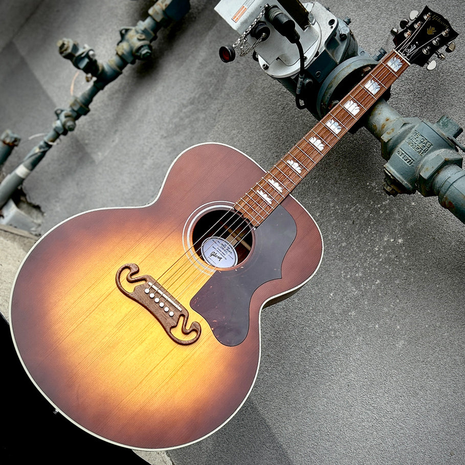 2024 Gibson SJ-200 Studio Walnut Satin Walnut Burst w/Case
