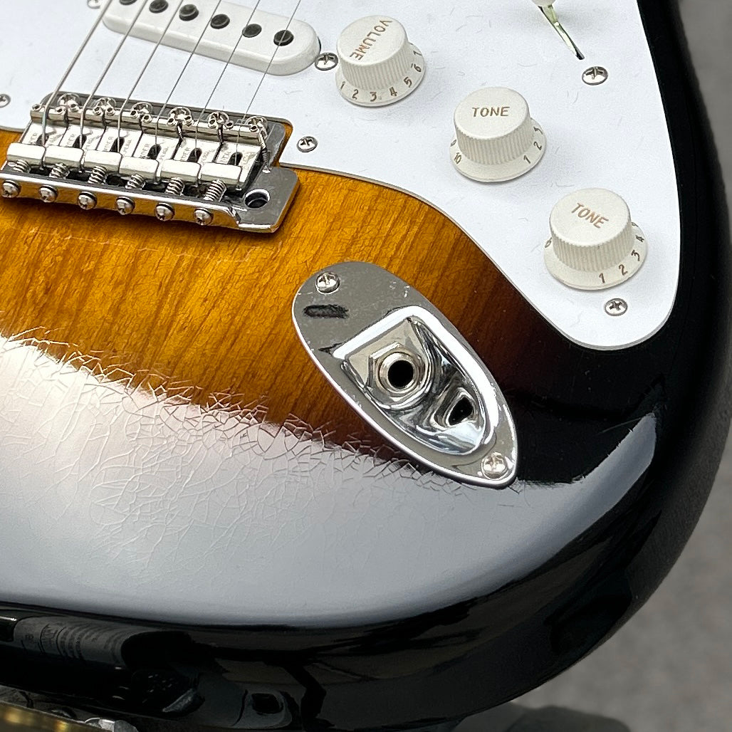 Fender Custom Shop 70th Anniversary 1954 Stratocaster DLX Closet Classic, Maple – Wide-Fade 2-Color Sunburst