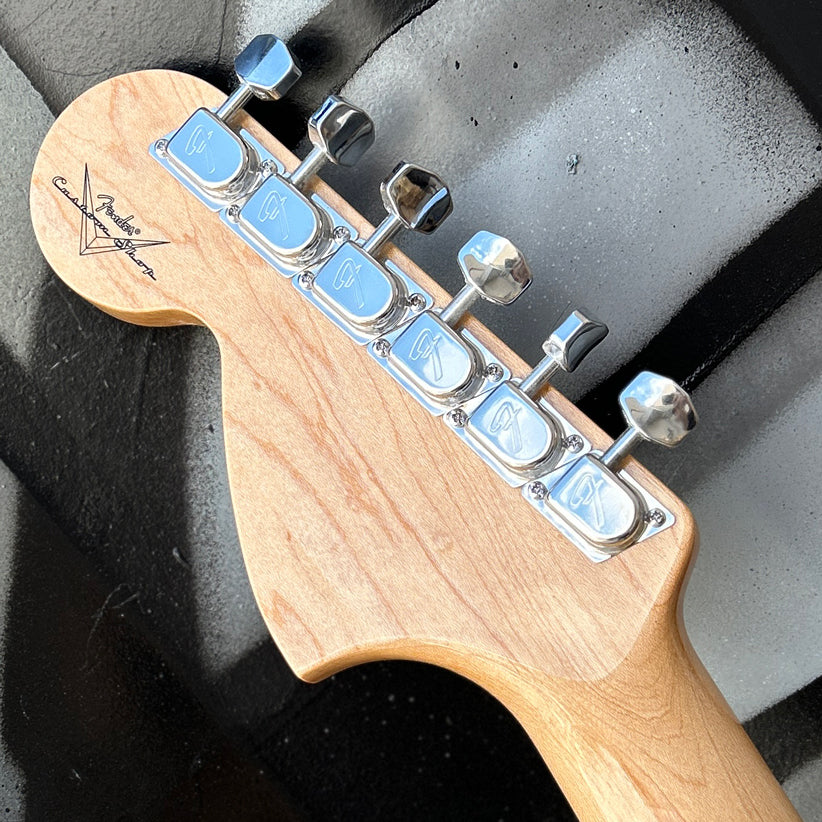 2026 Fender Custom Shop 1968 Stratocaster DLX Closet Classic  Aged Vintage White w/Case