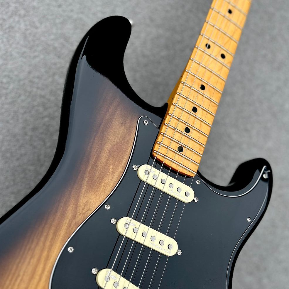 2023 Fender American Ultra Luxe Stratocaster Maple Fingerboard 2 