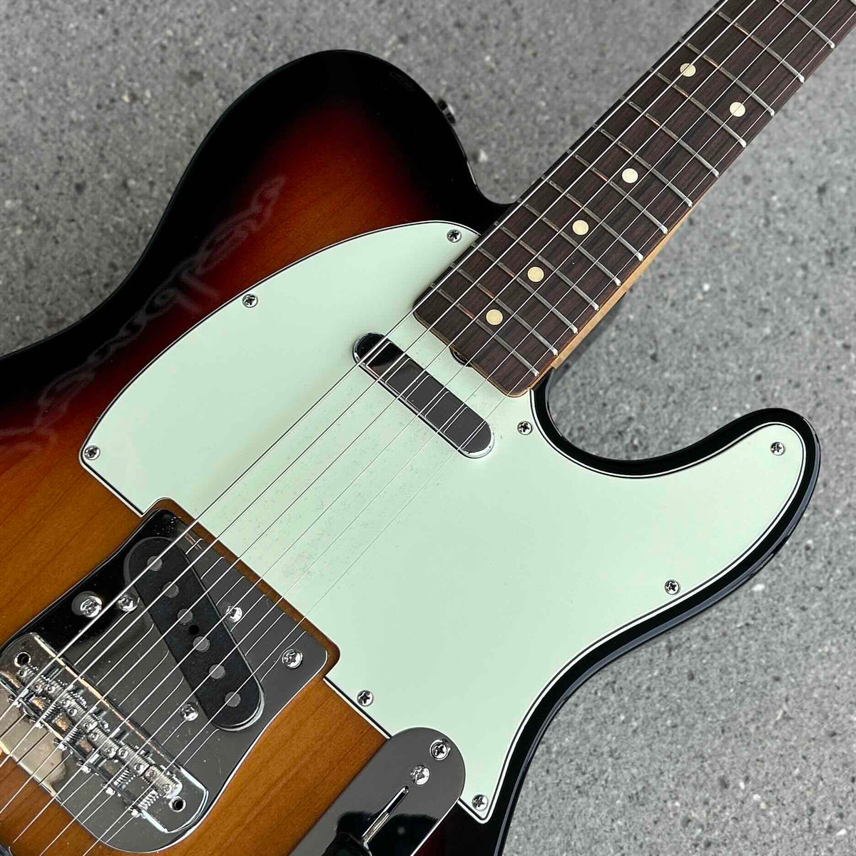 2022 Fender Vintera '60s Telecaster® Bigsby, 3-Color Sunburst W/Bag
