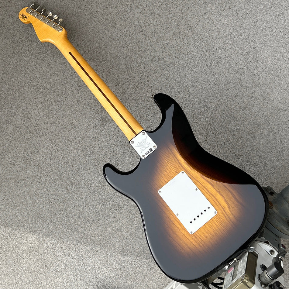 Fender Custom Shop 70th Anniversary 1954 Stratocaster DLX Closet Classic, Maple – Wide-Fade 2-Color Sunburst