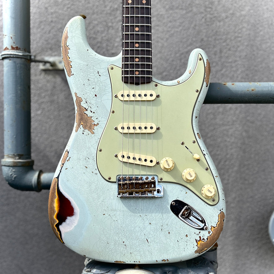 Fender Custom Shop 1960 Stratocaster Heavy Relic Rosewood Fingerboard Aged Sonic Blue over 3-Colour Sunburst