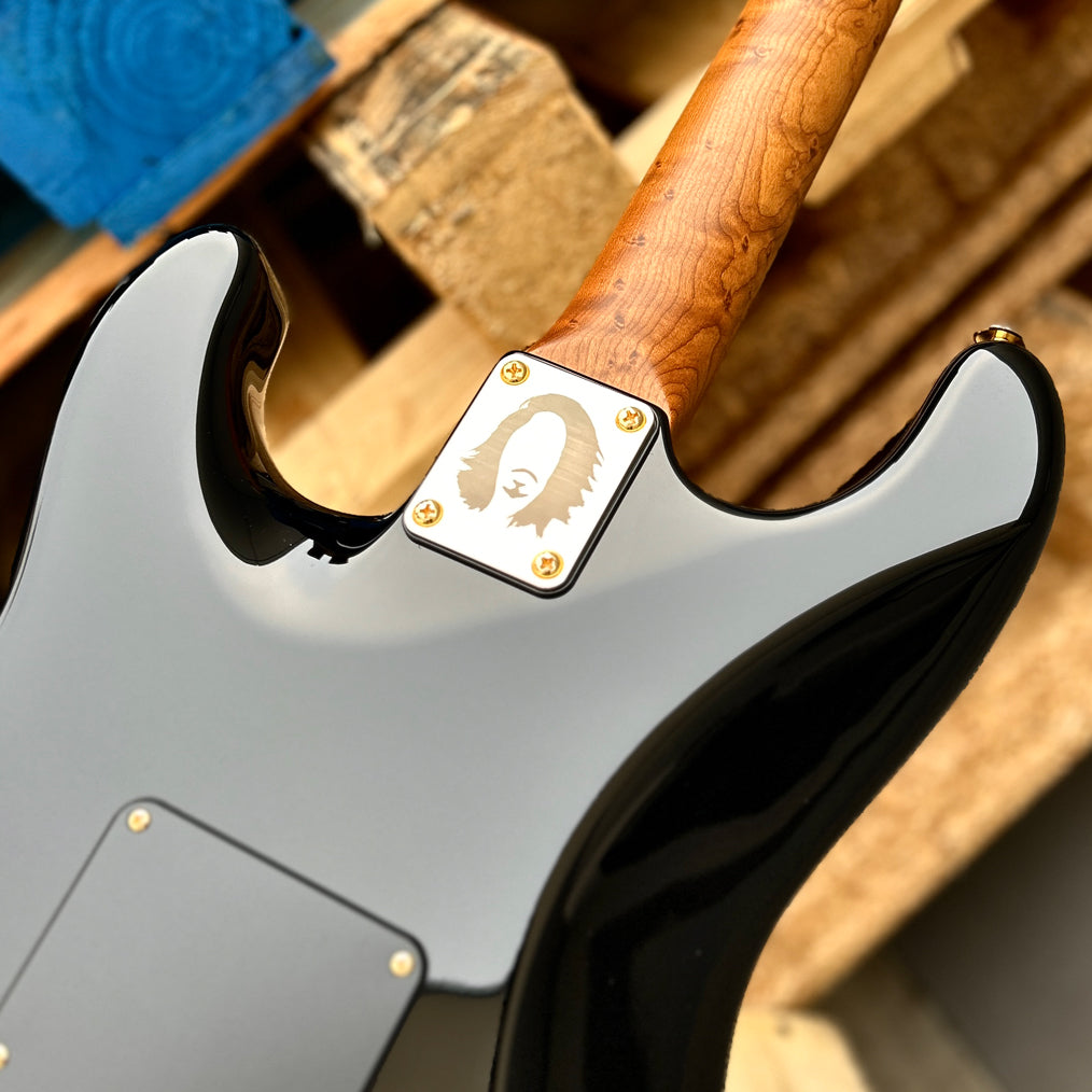 Suhr Mateus Asato Signature Classic S Black