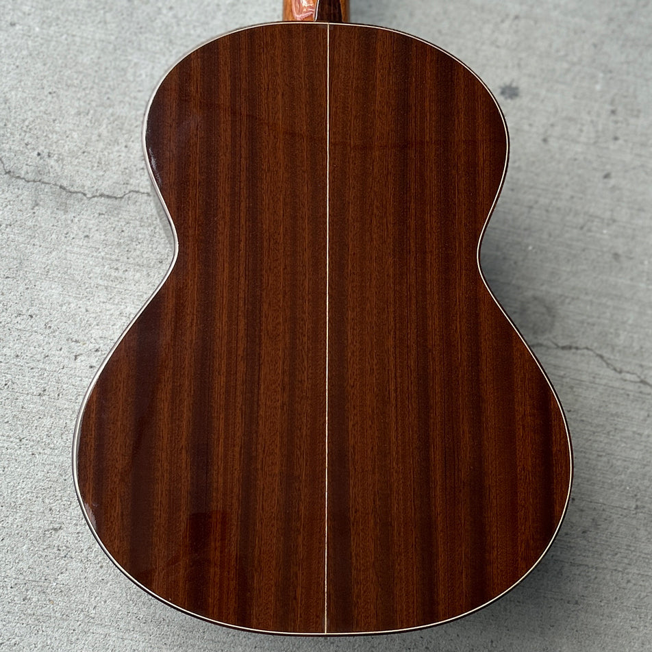 2011 José Ramírez R1 Classical Guitar w/ Hard Shell Case