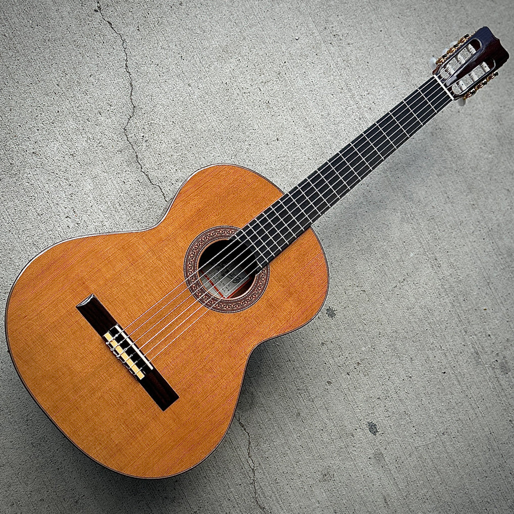 2011 José Ramírez R1 Classical Guitar w/ Hard Shell Case