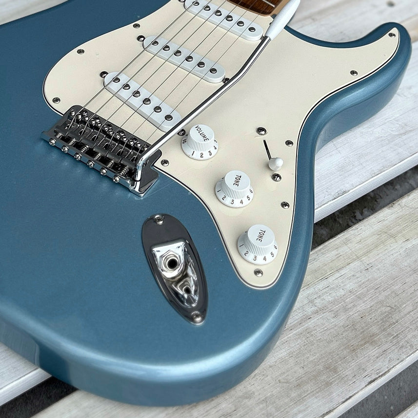 2003 Fender Standard Stratocaster Blue Agave w/Case