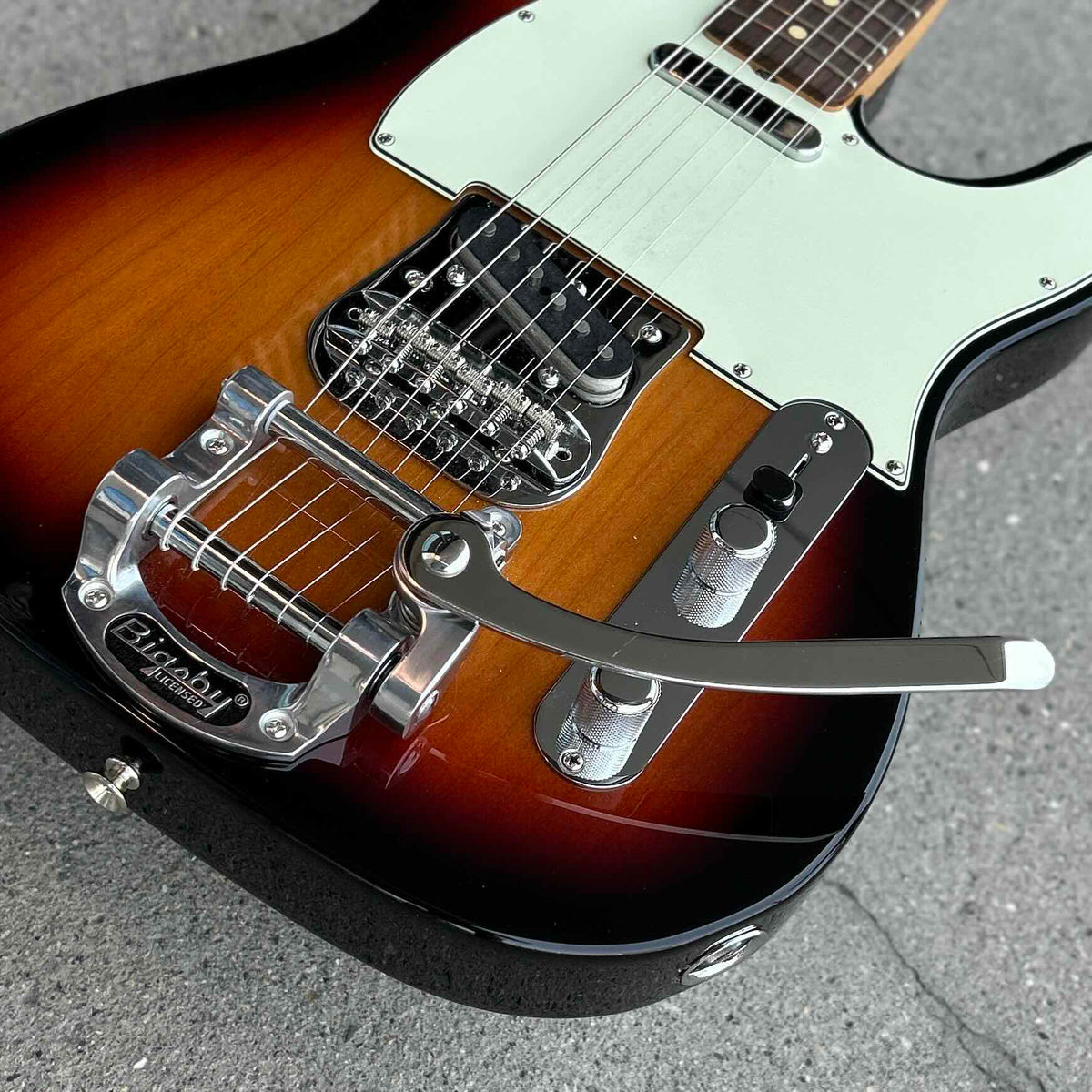 2022 Fender Vintera '60s Telecaster® Bigsby, 3-Color Sunburst W/Bag
