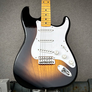 Fender Custom Shop 70th Anniversary 1954 Stratocaster DLX Closet Classic, Maple – Wide-Fade 2-Color Sunburst