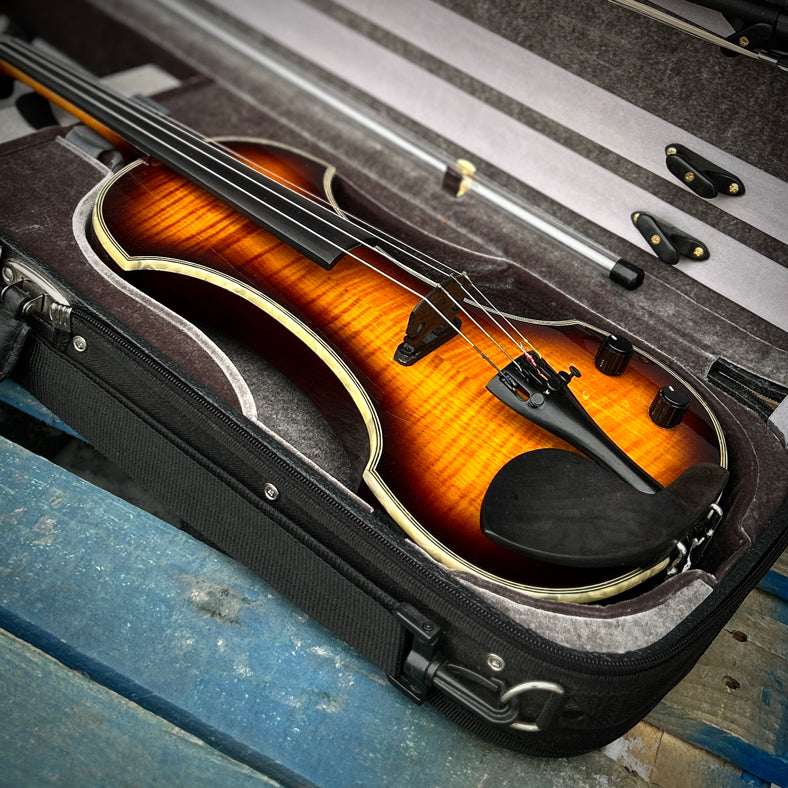 2000 Fender FV-3 Deluxe Violin Flamed Maple Sunburst w/Case