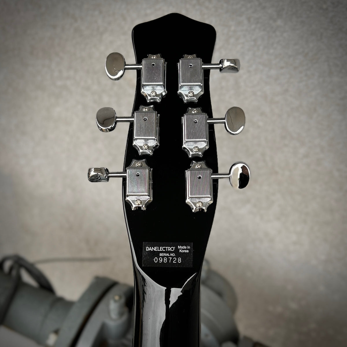 USED Danelectro Blackout 59 Sparkle Purple