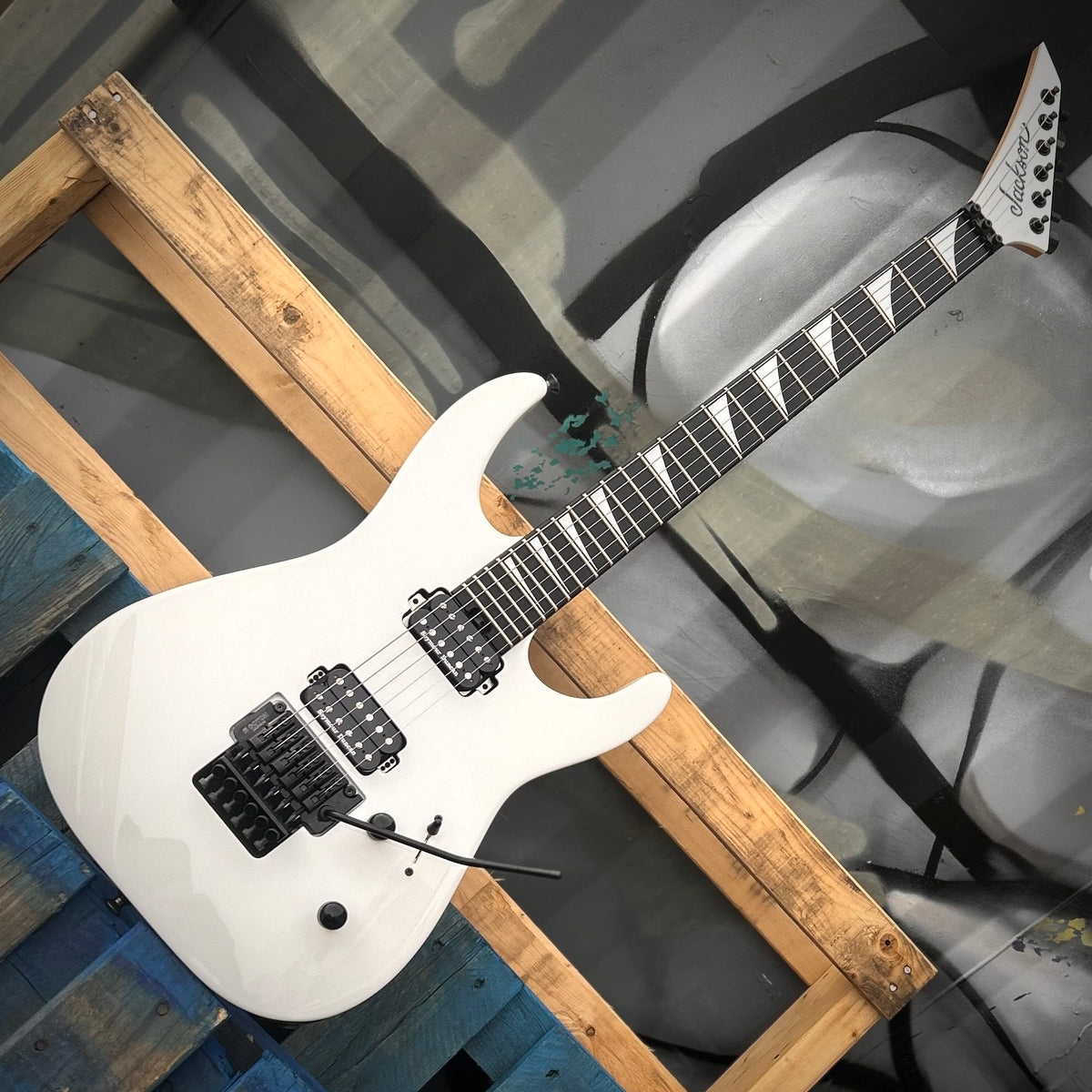 2023 Jackson MIJ Series Dinky DKR, Ebony Fingerboard, Snow White W/Case