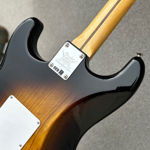 Fender Custom Shop 70th Anniversary 1954 Stratocaster DLX Closet Classic, Maple – Wide-Fade 2-Color Sunburst