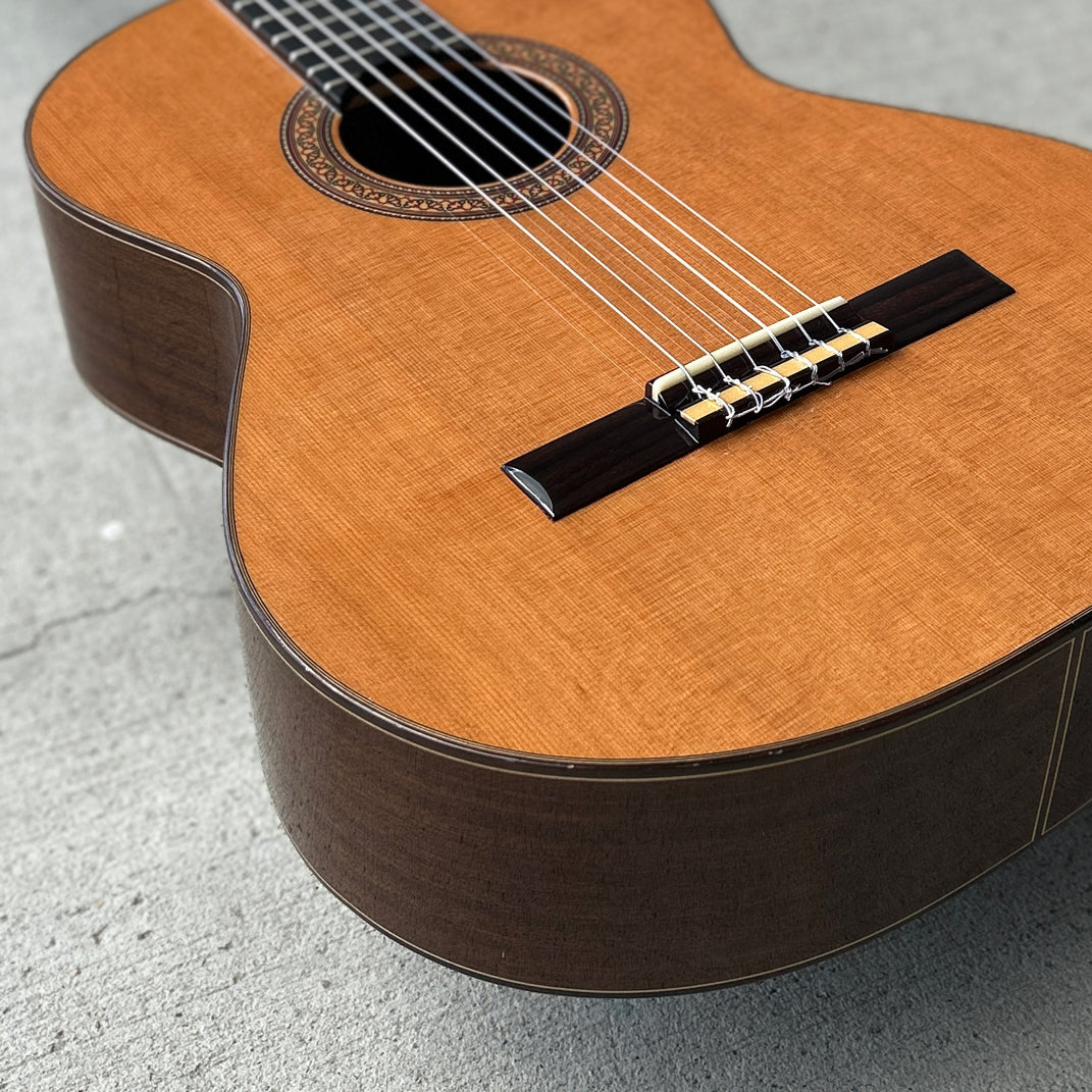 2011 José Ramírez R1 Classical Guitar w/ Hard Shell Case