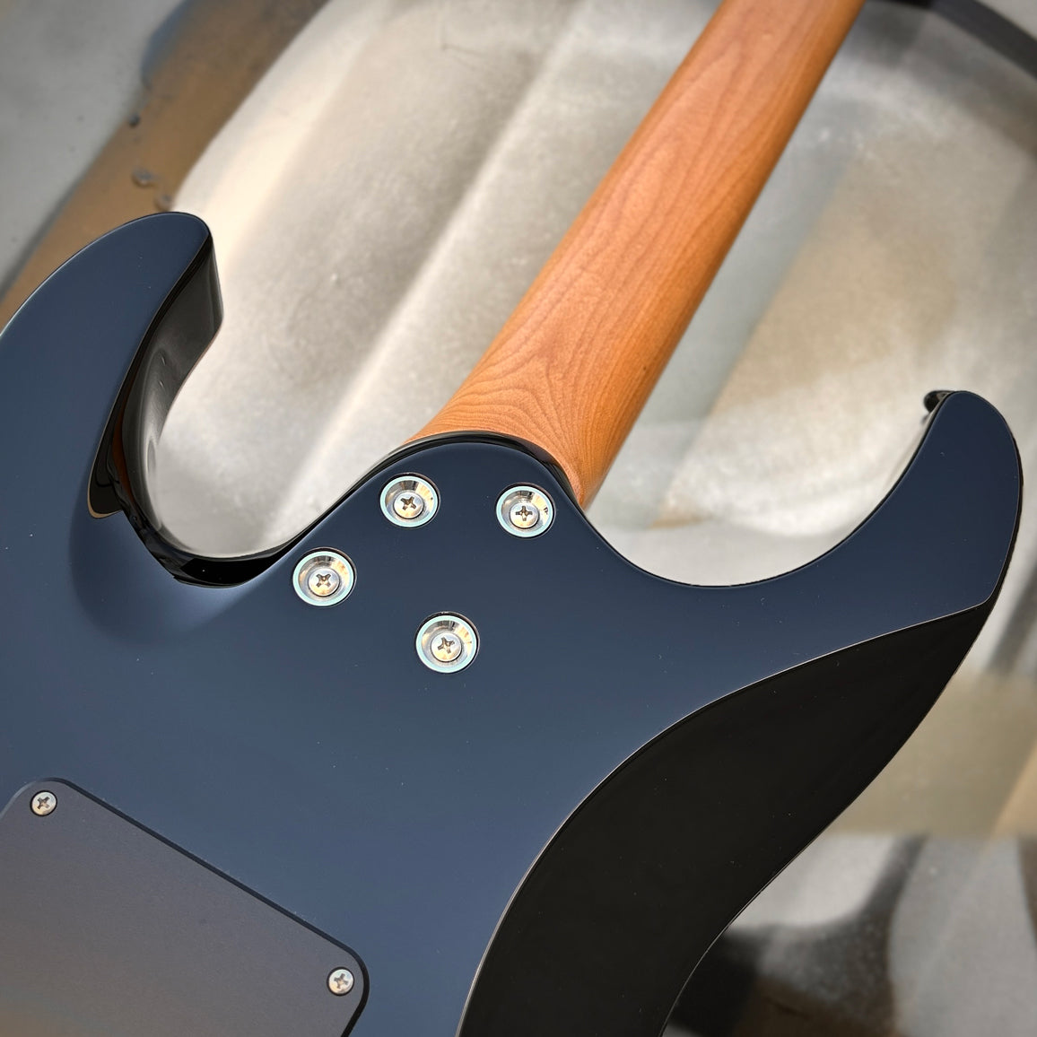 Suhr Modern Plus Pau Ferro Fingerboard Trans Charcoal Burst