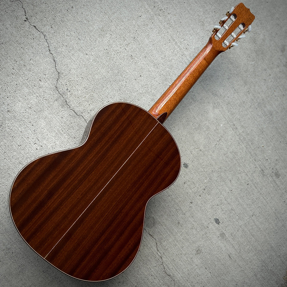 2011 José Ramírez R1 Classical Guitar w/ Hard Shell Case