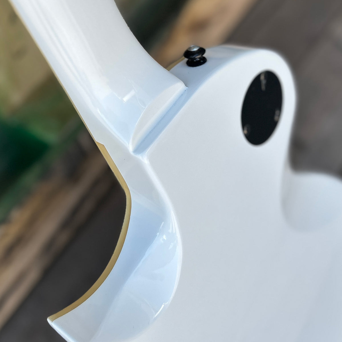 Used ESP LTD EC-1000 Snow White w/Bag