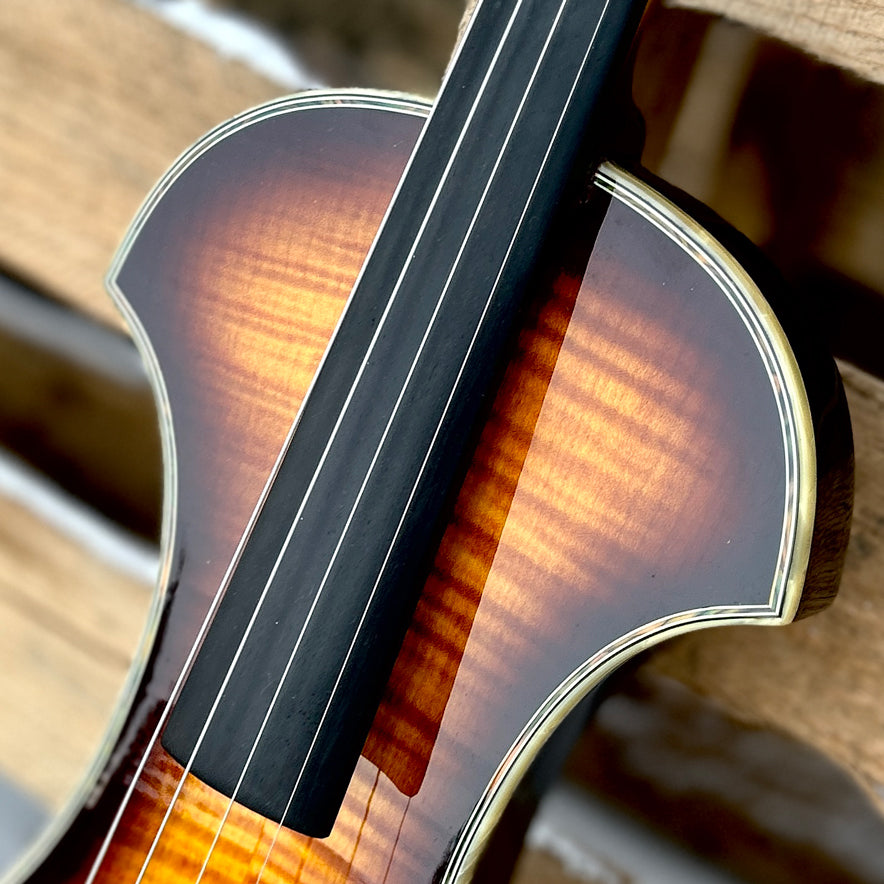 2000 Fender FV-3 Deluxe Violin Flamed Maple Sunburst w/Case