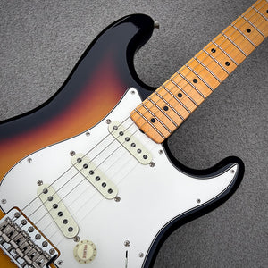 Fender Custom Shop Vintage Custom 1962 Stratocaster NOS Maple Fingerboard 3-Colour Sunburst